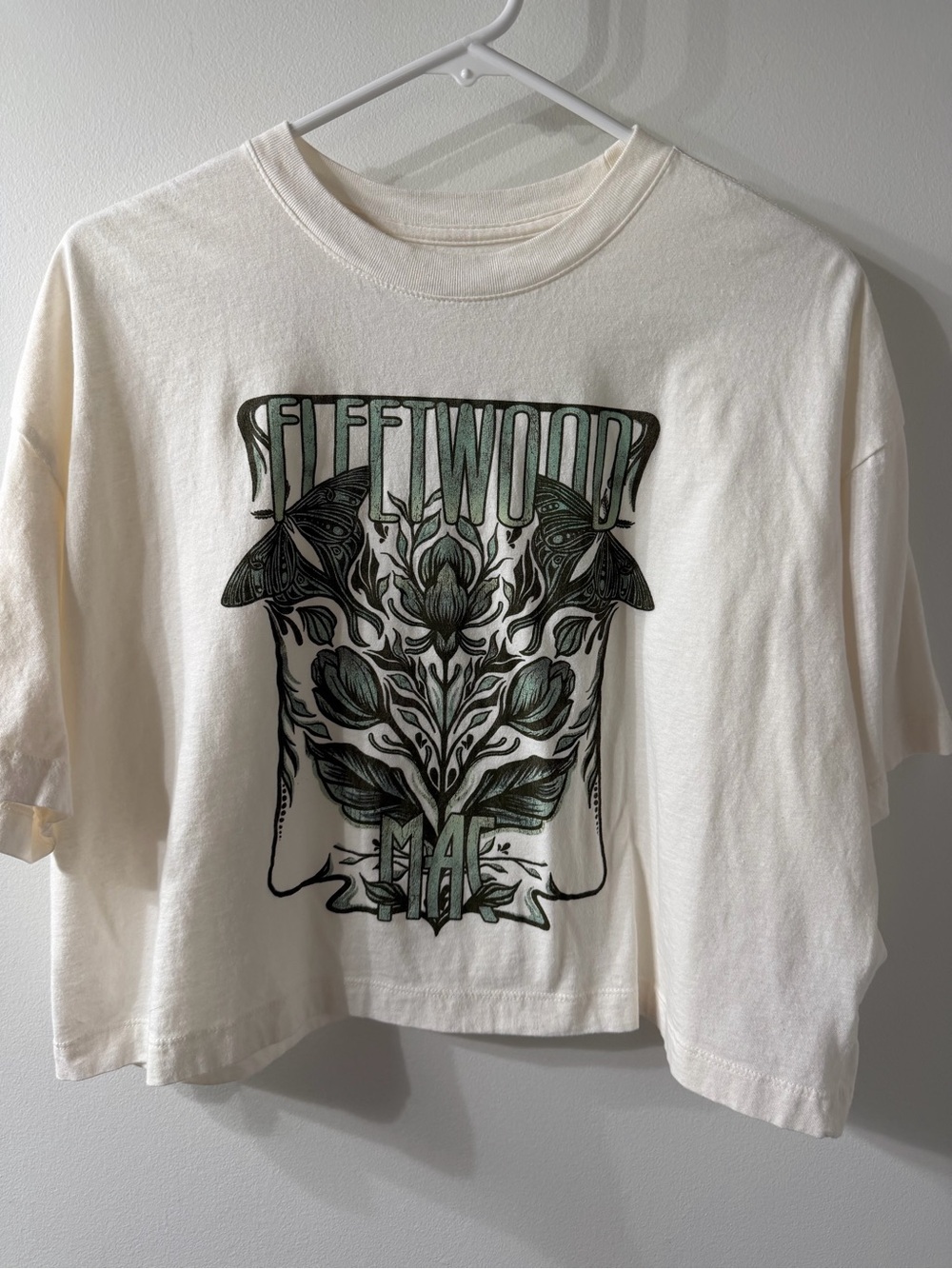 Cream Cropped Graphic Tee. Large. Fleetwood Mac